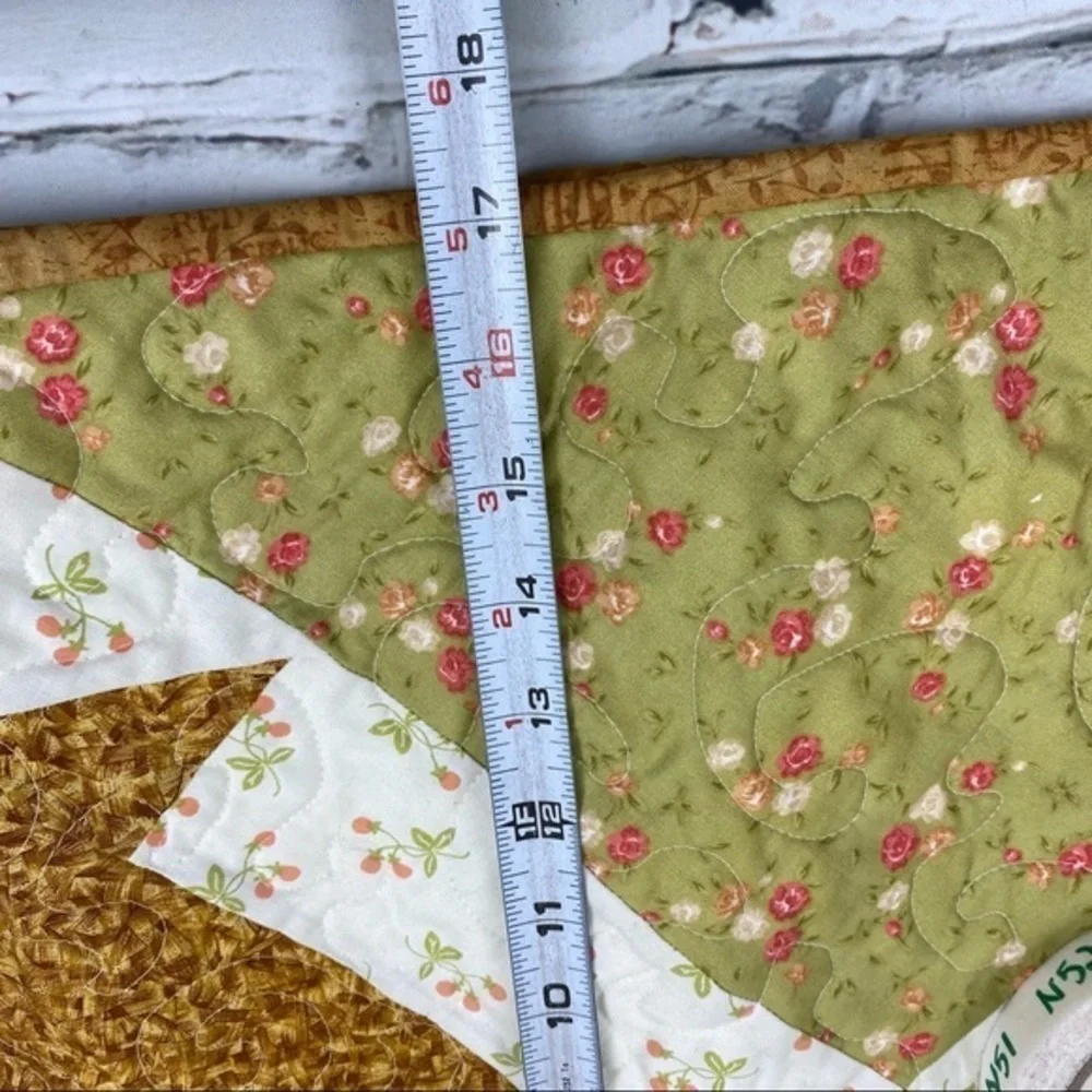 Quilted table runner - Picture 6 of 9